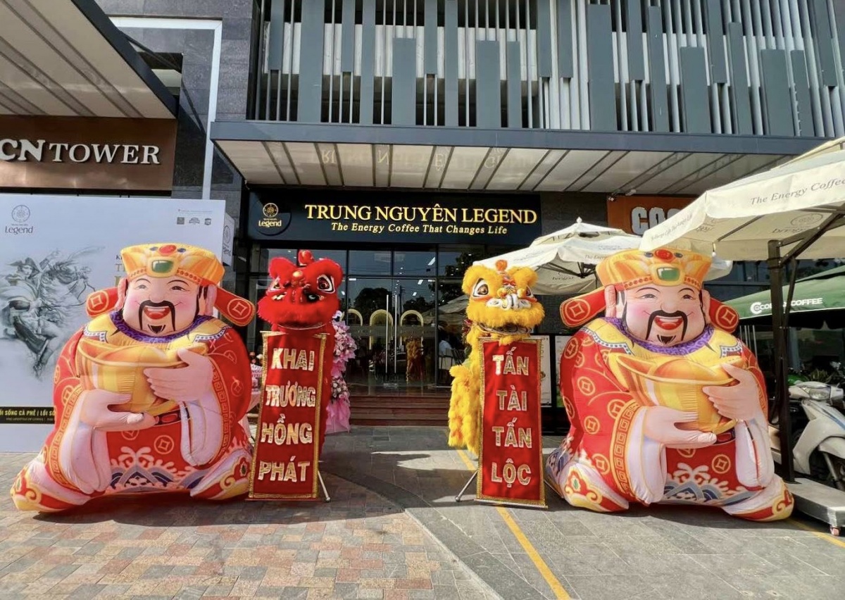Ông Đặng Lê Nguyên Vũ khai trương cửa hàng Trung Nguyên Legend mới tại thành phố biển đẹp bậc nhất Việt Nam