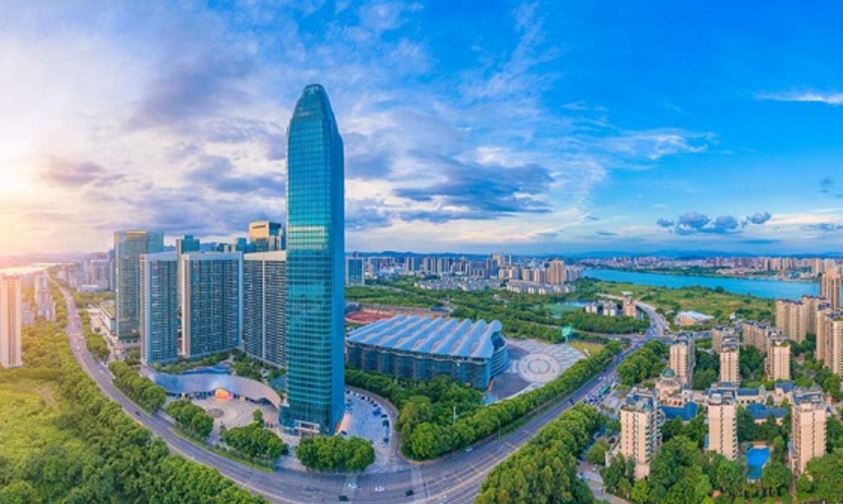 Trung tâm kinh tế sở hữu 2 siêu đô thị, GDP ngang hàng với các quốc gia top 10 toàn cầu: Đẩy mạnh xuất khẩu xe điện, pin lithium, drone