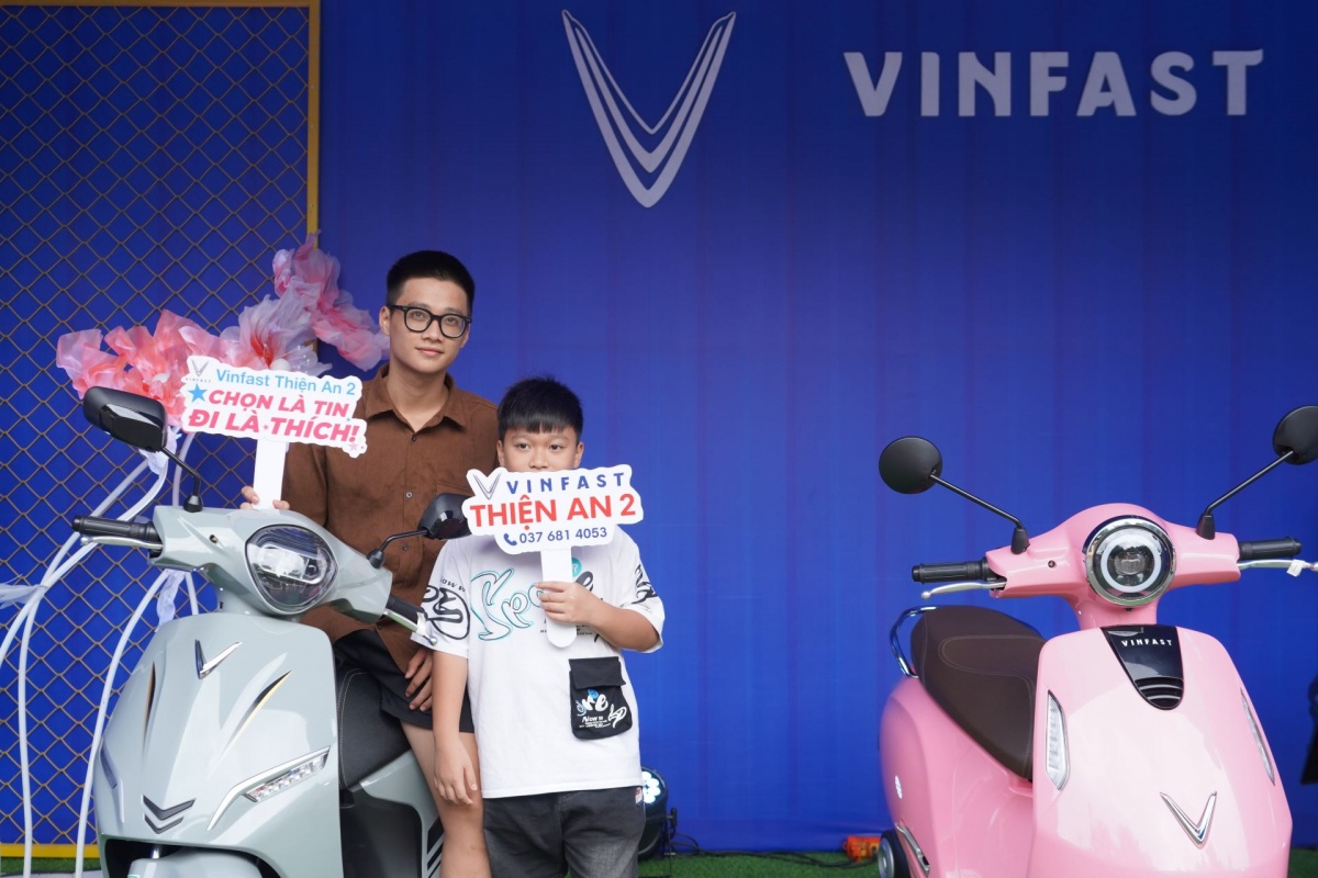Một năm không tốn tiền sạc, công nhân Đồng Nai tranh thủ “lên đời” xe máy VinFast