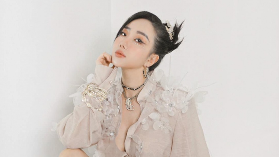 Vợ chồng hot mom 7 con nổi đình đám 'Cún Bông' Vũ Hồng Phúc vừa bị khởi tố kinh doanh mặt hàng gì?