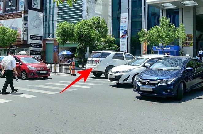 Hành vi rất nhiều tài xế vi phạm, phải biết để chấp hành, tránh bị phạt lên tới 22 triệu và trừ 10 điểm GPLX