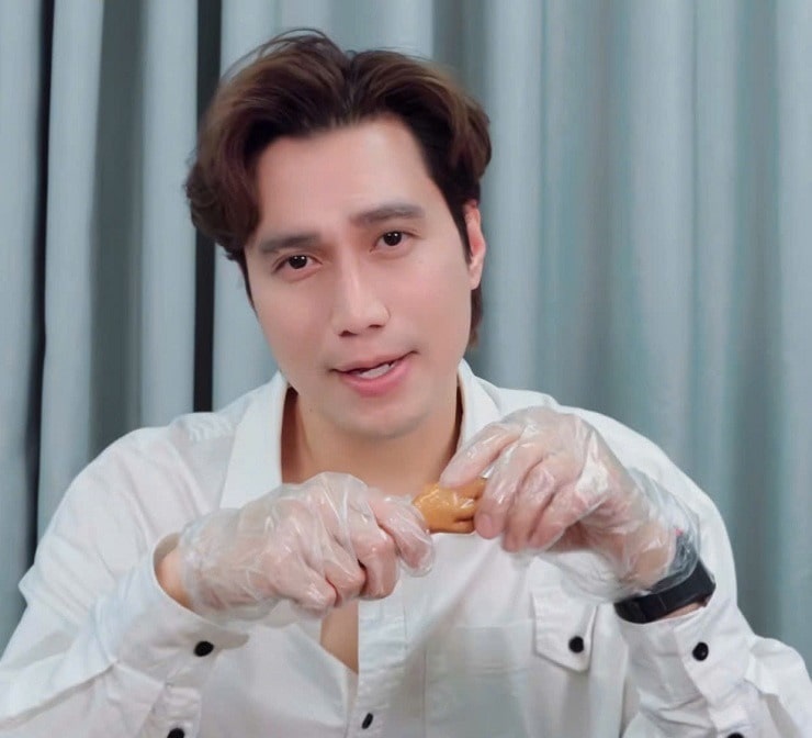 Diễn viên Việt Anh từng tuyên bố ‘không đánh đổi’, nay bị ‘réo tên’ vì bán chân gà, động thái mới nhất lại thành tâm điểm