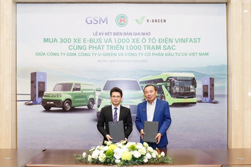 Mang 1.300 xe điện VinFast và 1.000 trụ sạc đến Nghệ An, 2 công ty ‘nhà’ Vingroup thúc đẩy giao thông xanh