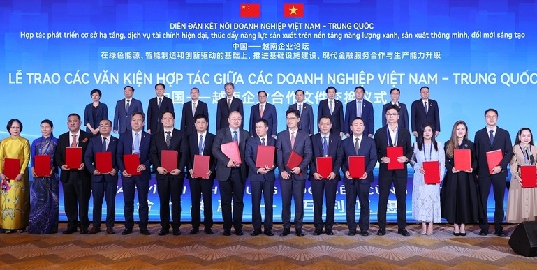 Doanh nghiệp Việt Nam ký kết hàng loạt văn kiện hợp tác với doanh nghiệp Trung Quốc