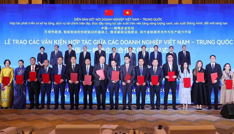 Doanh nghiệp Việt Nam ký kết hàng loạt văn kiện hợp tác với doanh nghiệp Trung Quốc