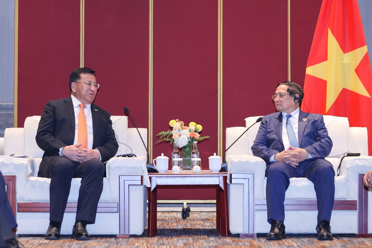 Thủ tướng tiếp lãnh đạo 3 tập đoàn hàng đầu Trung Quốc, siêu dự án đường sắt được mang ra thảo luận