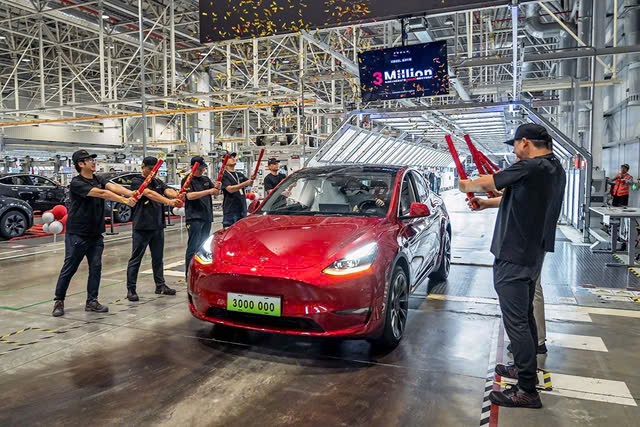 Ông Phạm Nhật Vượng sắp 'mang cả hệ sinh thái VinFast' tới nền kinh tế lớn thứ 5 thế giới, Elon Musk vẫn do dự