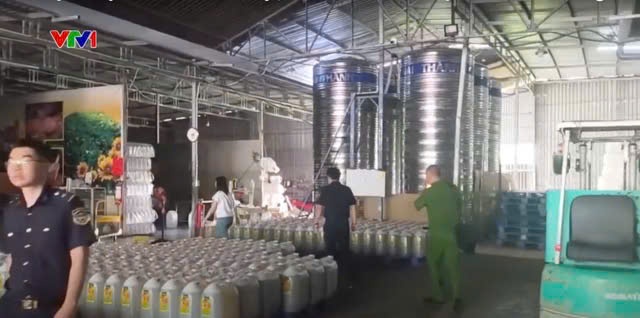 Cận cản quy trình tái chế dầu thức ăn chăn nuôi 'phù phép' thành dầu ăn Ofood cho người tại Nhật Minh Food