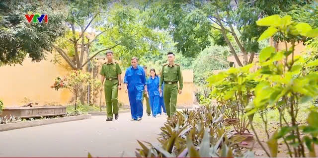 Cận cản quy trình tái chế dầu thức ăn chăn nuôi 'phù phép' thành dầu ăn Ofood cho người tại Nhật Minh Food