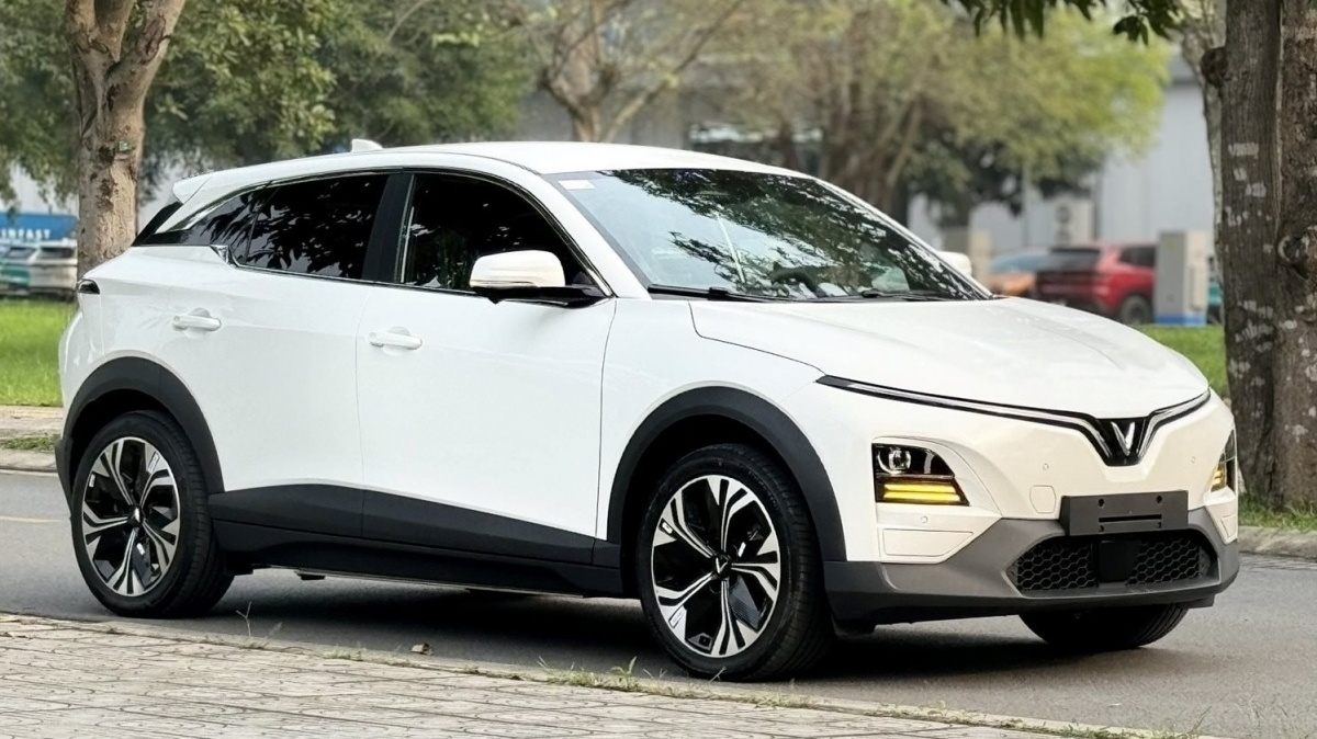 VinFast vừa tung chính sách chưa từng có tiền lệ, khách hàng nhận ngay 100 triệu khi đổi từ xe xăng sang xe điện