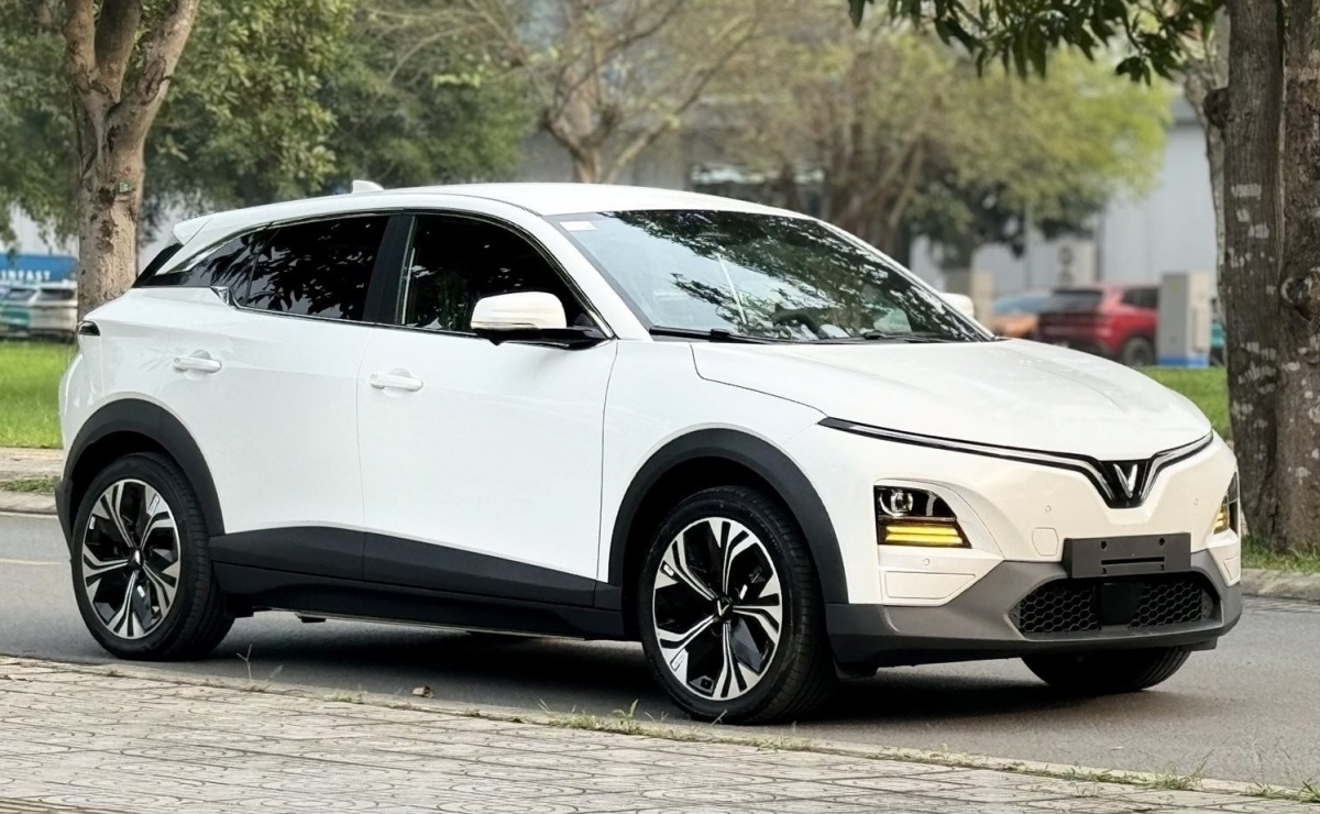 VinFast vừa tung chính sách chưa từng có tiền lệ, khách hàng nhận ngay 100 triệu khi đổi từ xe xăng sang xe điện