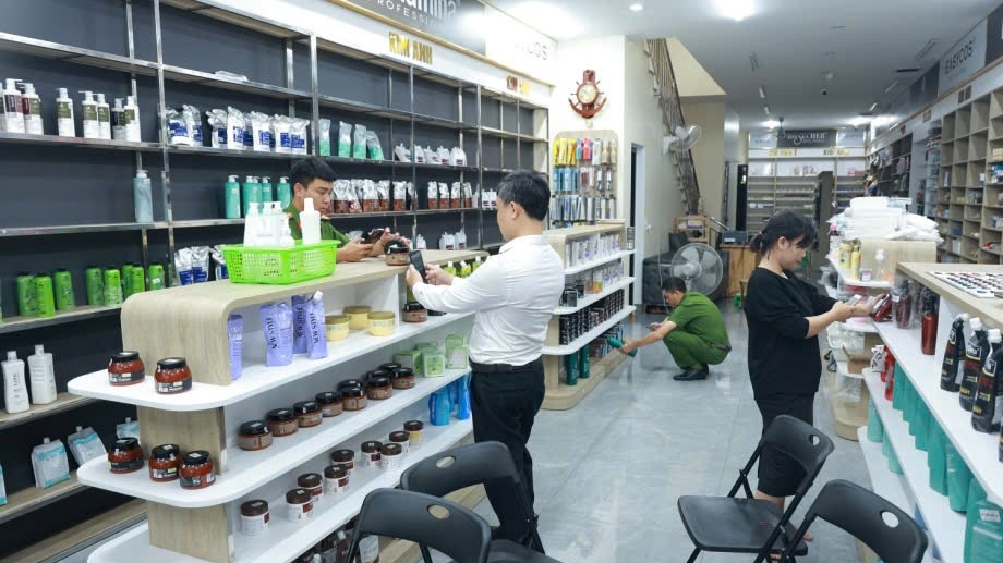 Gian thương bị tóm gọn với 2,5 tấn mỹ phẩm không rõ nguồn gốc