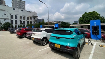 V-Green mở trạm sạc siêu nhanh quy mô lớn đầu tiên tại Cầu Giấy