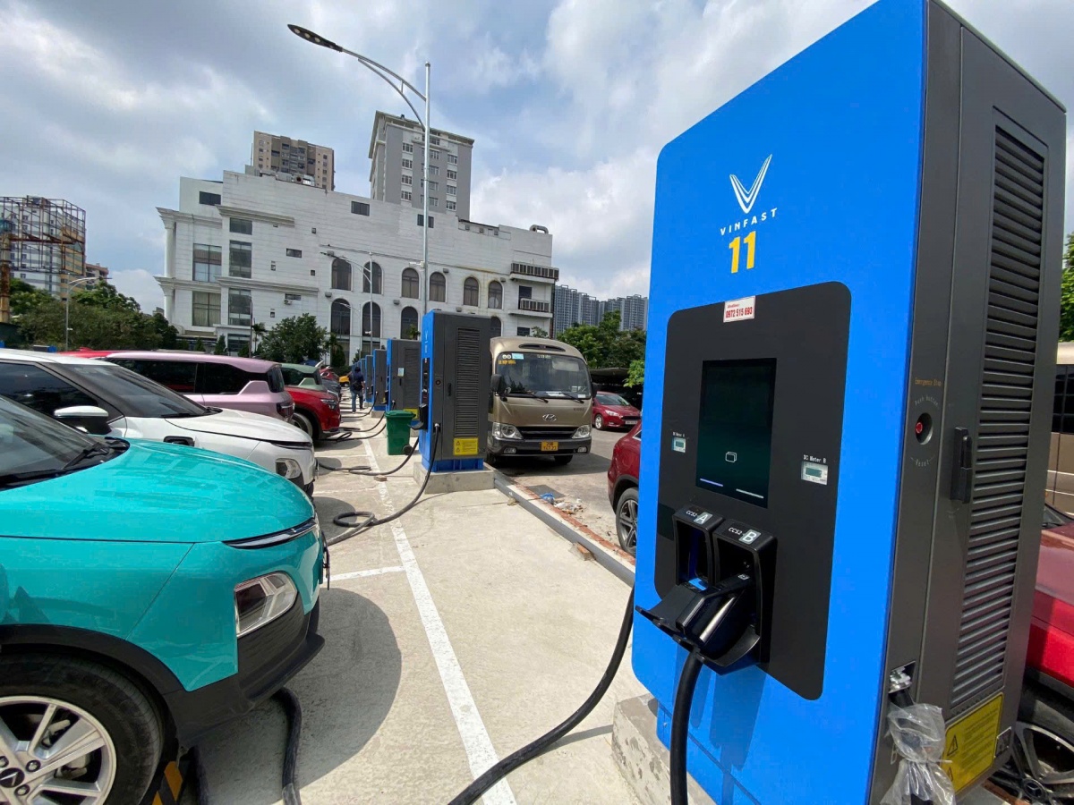 V-Green mở trạm sạc siêu nhanh quy mô lớn đầu tiên tại Cầu Giấy