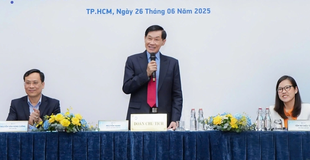 Ông Johnathan Hạnh Nguyễn: 'Bao giờ tôi còn làm Chủ tịch thì anh em vẫn có thể nở nụ cười'