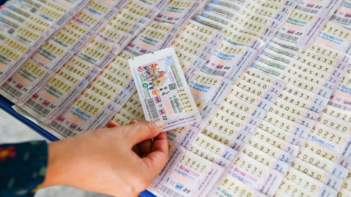 Giải Vietlott chạm mốc 380 tỷ đồng: Một tấm vé, cơ hội đổi đời đang được nhiều người săn lùng nhất hiện tại