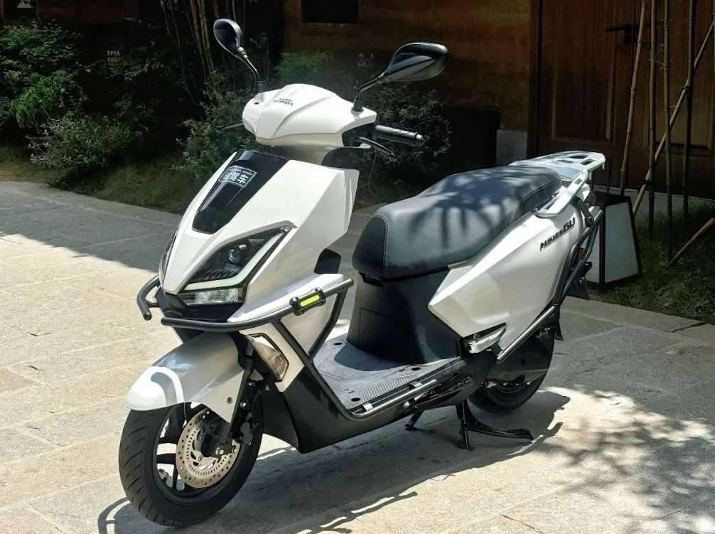 Honda ra mắt ‘siêu tay ga’ giá chỉ hơn 32 triệu, hứa hẹn khách hàng trẻ rất mê: ‘Xịn’ hơn cả ‘đàn anh’ Vision