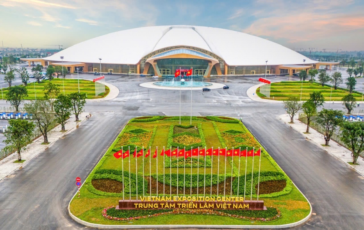 Giữ cam kết với Thủ tướng, Vingroup bàn giao mặt bằng dự án sử dụng 24.000 tấn thép dựng mái vòm