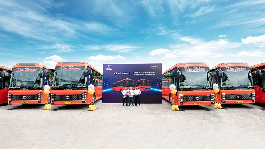 THACO của ông Trần Bá Dương bàn giao lô xe giường nằm phục vụ thành phố giàu nhất Việt Nam