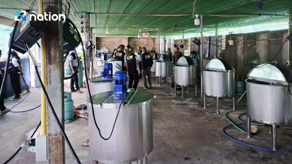 Phát hiện 172.000 chai siro ho giả, máy móc nguyên liệu trị giá hơn 16 tỷ đồng: Tạo ra hỗn hợp gây nghiện phổ biến trong giới trẻ có tên gọi 4X100