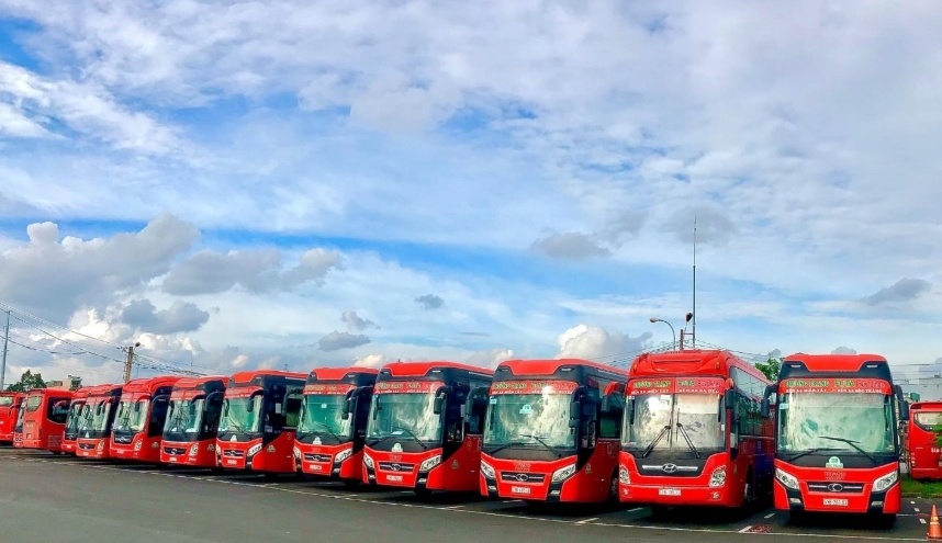 Công ty Phương Trang triển khai 10 xe bus Kim Long đời mới, đưa đón miễn phí công chức lên TP. HCM làm việc