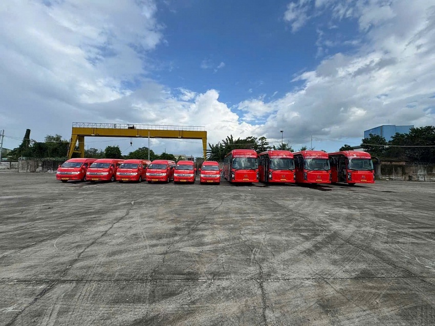 Công ty Phương Trang triển khai 10 xe bus Kim Long đời mới, đưa đón miễn phí công chức lên TP. HCM làm việc