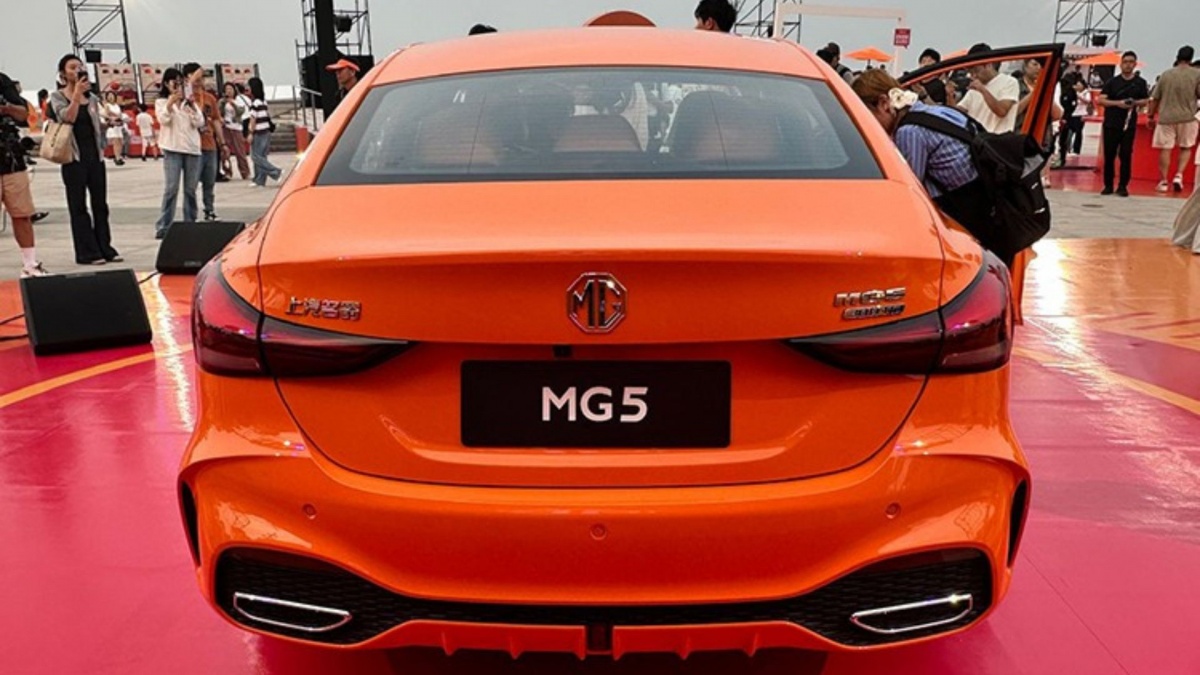 MG5 2026 ra mắt với giá chỉ 218 triệu: Sedan hạng C rẻ ngang một chiếc xe máy tay ga