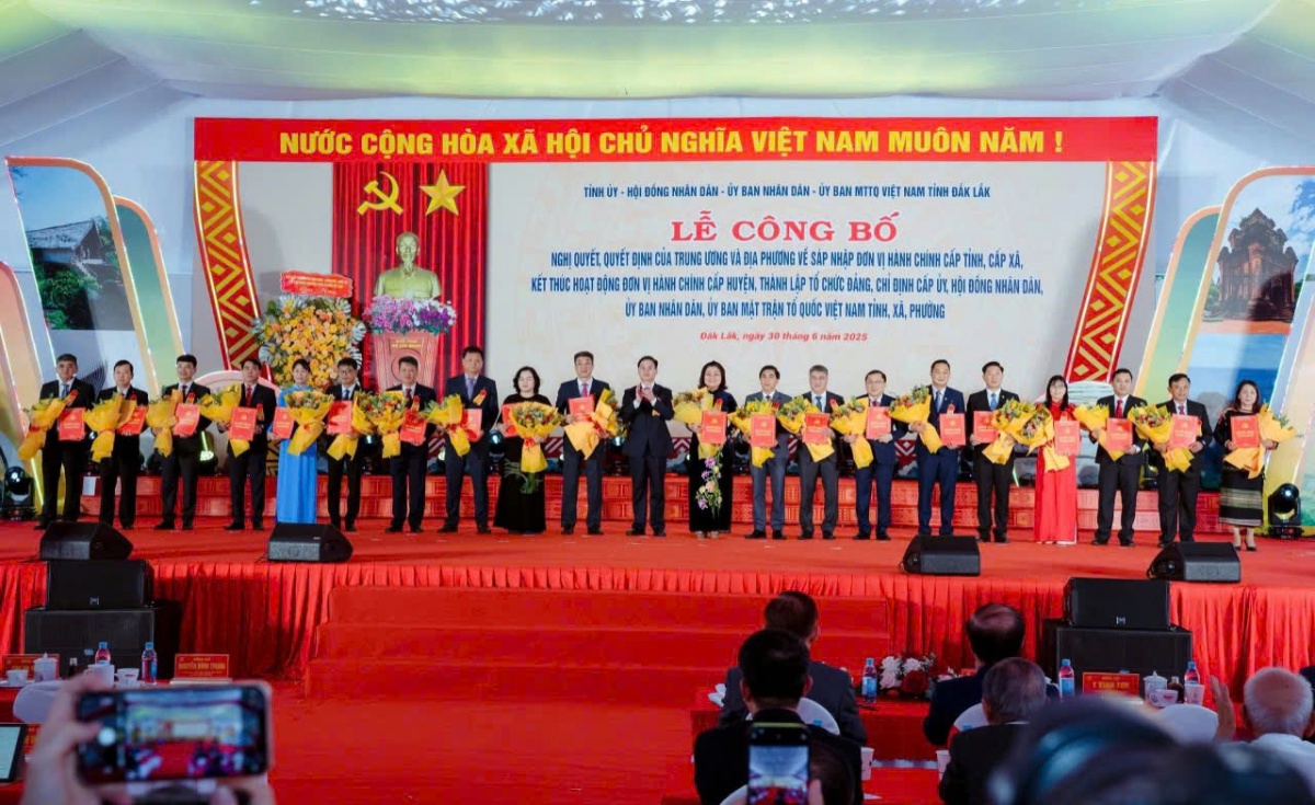 Trung Nguyên Legend của ông Đặng Lê Nguyên Vũ góp mặt tại lễ sáp nhập lịch sử với hương vị cà phê năng lượng