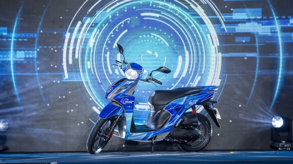 Chiếc xe thứ 40 triệu của Honda Việt Nam là mẫu 'vua tay ga' phiên bản đặc biệt với màu xanh độc đáo và tem '40 million units'