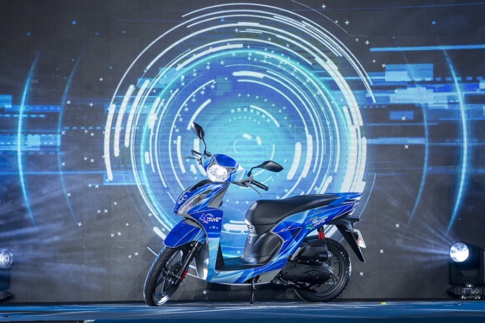 Chiếc xe thứ 40 triệu của Honda Việt Nam là mẫu 'vua tay ga' phiên bản đặc biệt với màu xanh độc đáo và tem '40 million units'