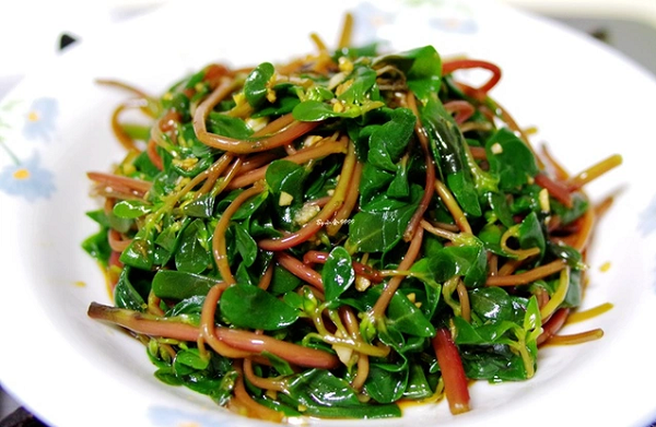 Loại rau từng bị xem là cỏ vườn, nhìn thấy là nhổ vứt đi nay thành đặc sản 'xanh – sạch – quý', giá cao ngỡ ngàng