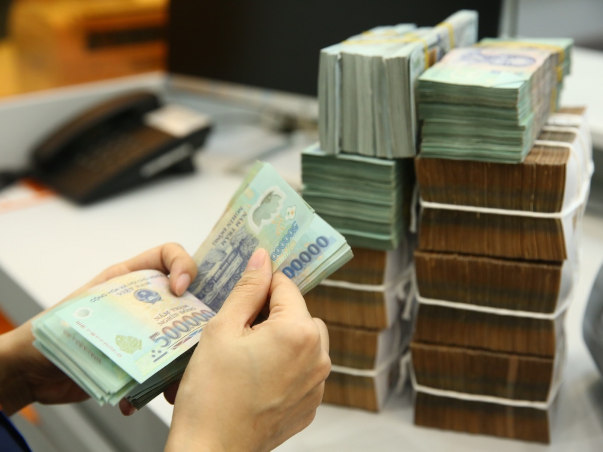 Lãi suất liên ngân hàng tăng gấp 4 lần, Ngân hàng Nhà bước bơm hơn 90.000 tỷ chỉ trong 1 tuần