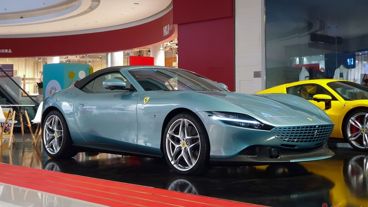 Siêu xe Ferrari Roma Spider thứ hai xuất hiện tại Việt Nam, giá lăn bánh hơn 20 tỷ đồng