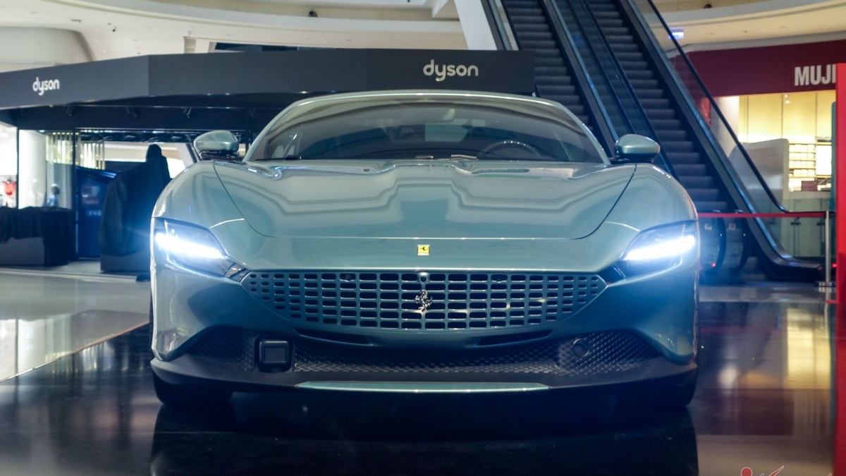 Siêu xe Ferrari Roma Spider thứ hai xuất hiện tại Việt Nam, giá lăn bánh hơn 20 tỷ đồng