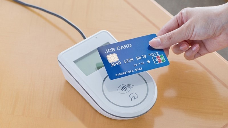 Vietcombank, MB, VPBank và JCB hợp tác ra mắt dịch vụ cho phép người dủng iPhone thanh toán chỉ bằng '1 cú chạm'