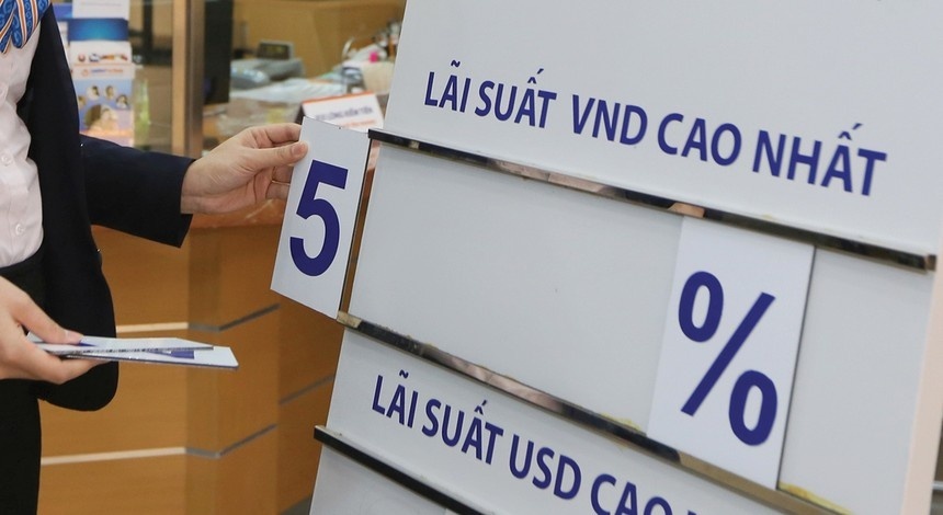Lãi suất liên ngân hàng tăng vọt lên 6,45%/năm: Doanh nghiệp và nhà đầu tư nên chuẩn bị gì?