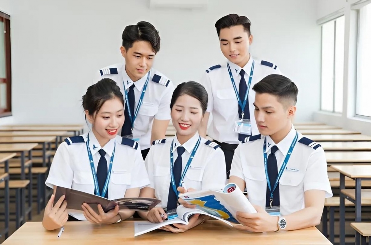 Ngành nghề không bằng đại học vẫn được trọng vọng, lương gần 50 triệu/tháng: Được ‘vi hành’ muôn nơi, không lo bị AI thay thế
