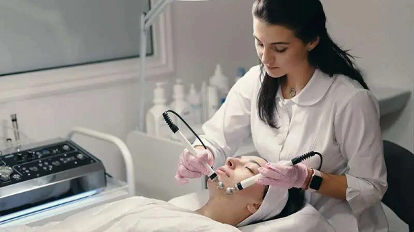 Top ngành học 'hái ra tiền' cho nữ trong thời đại mới: Ổn định, thu nhập cao, tiềm năng lâu dài