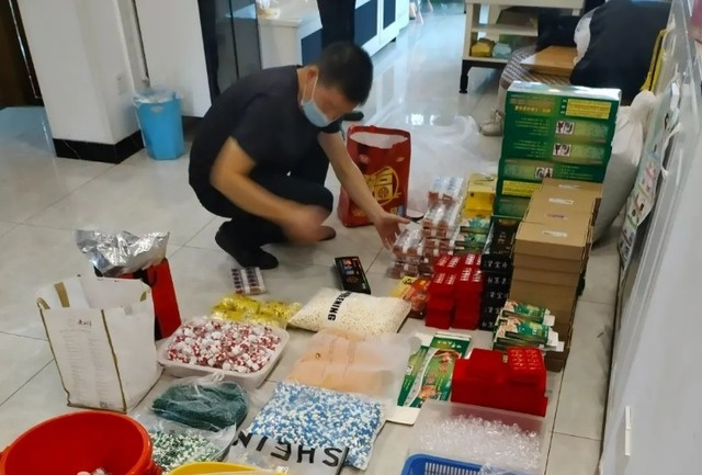 Khởi nguồn từ 2 cửa hàng, phanh phui đường dây thuốc giả 36 tỷ: Thành phần rẻ bèo nhưng ‘cộp mác’ 4.500 hộp thuốc cao cấp