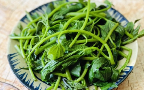 Loại rau mọc lan đầy ở quê, xưa không ai ngó nay được ví như 'nhân sâm xanh', lên cả bàn ăn hiện đại: Quý mà rẻ, chỉ vài nghìn đồng/mớ
