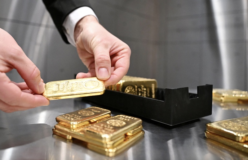 Giá vàng bất ngờ lao dốc ngay đầu tuần vì động thái mới của Tổng thống Trump với các đối tác thương mại