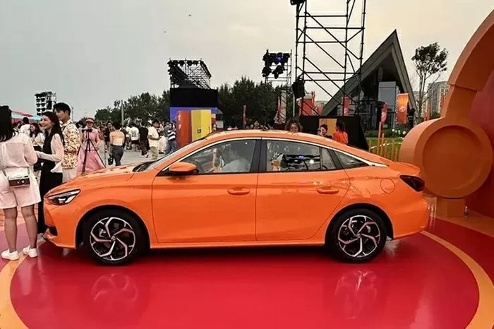 MG5 2026 chào sân với mức giá hơn 200 triệu, trang bị hiện đại và hiệu năng ấn tượng, là đối trọng đáng gờm của Honda Civic 1.5T