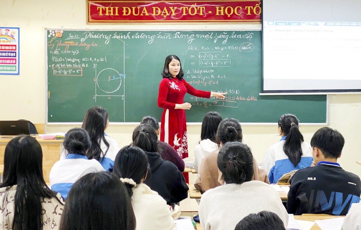 Từ 1/7/2025, giáo viên được phong danh hiệu cao quý này sẽ nhận thưởng tiền mặt lên tới gần 30 triệu đồng