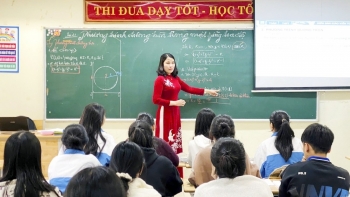 Từ 1/7/2025, giáo viên được phong danh hiệu cao quý này sẽ nhận thưởng tiền mặt lên tới gần 30 triệu đồng