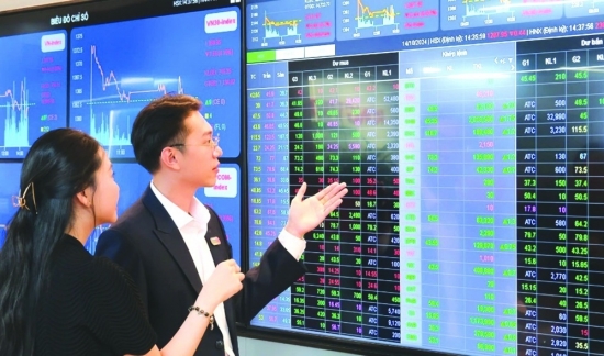 [LIVE] Thị trường 8/7: VN-Index củng cố mốc 1.400 điểm, chứng khoán hút dòng tiền