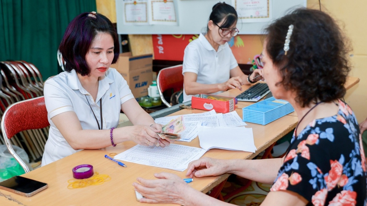 Công chức tự nguyện xin thôi việc được hưởng chế độ gì theo quy định mới?