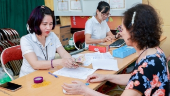 Công chức tự nguyện xin thôi việc được hưởng chế độ gì theo quy định mới?