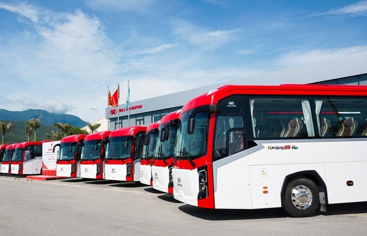 Hãng ô tô Việt Kim Long Motor bàn giao tiếp 20 xe khách cho công ty Danh Lợi Lộc