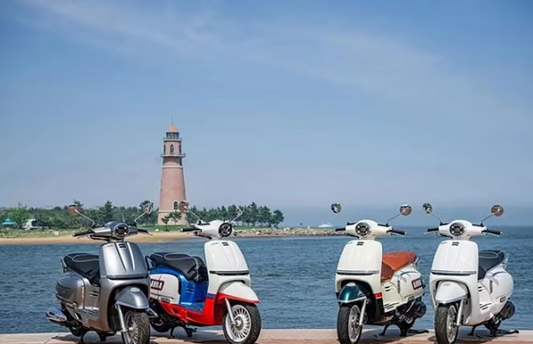 'Tân binh' xe tay ga cổ điển giá chưa đến 40 triệu đồng vừa ra mắt có gì đặc biệt?