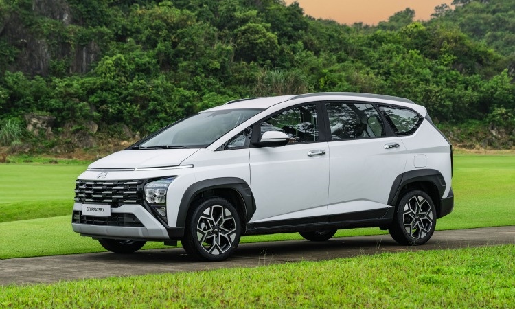 Hàng loạt MPV 7 chỗ đua nhau giảm giá, khách hàng lời vài chục triệu đồng khi chốt đơn